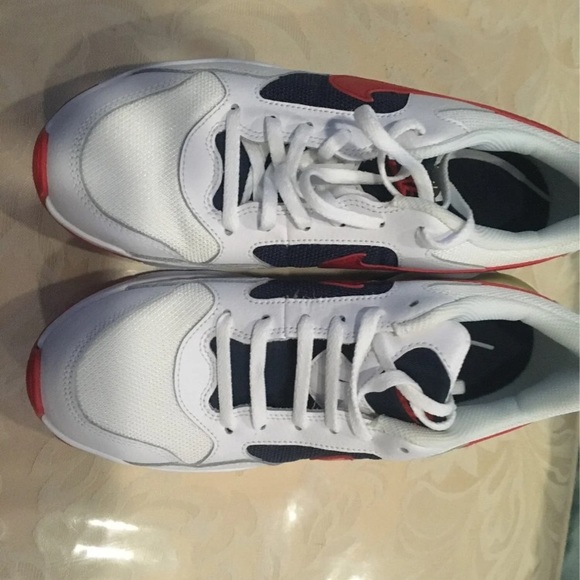 Athletic_Shoes